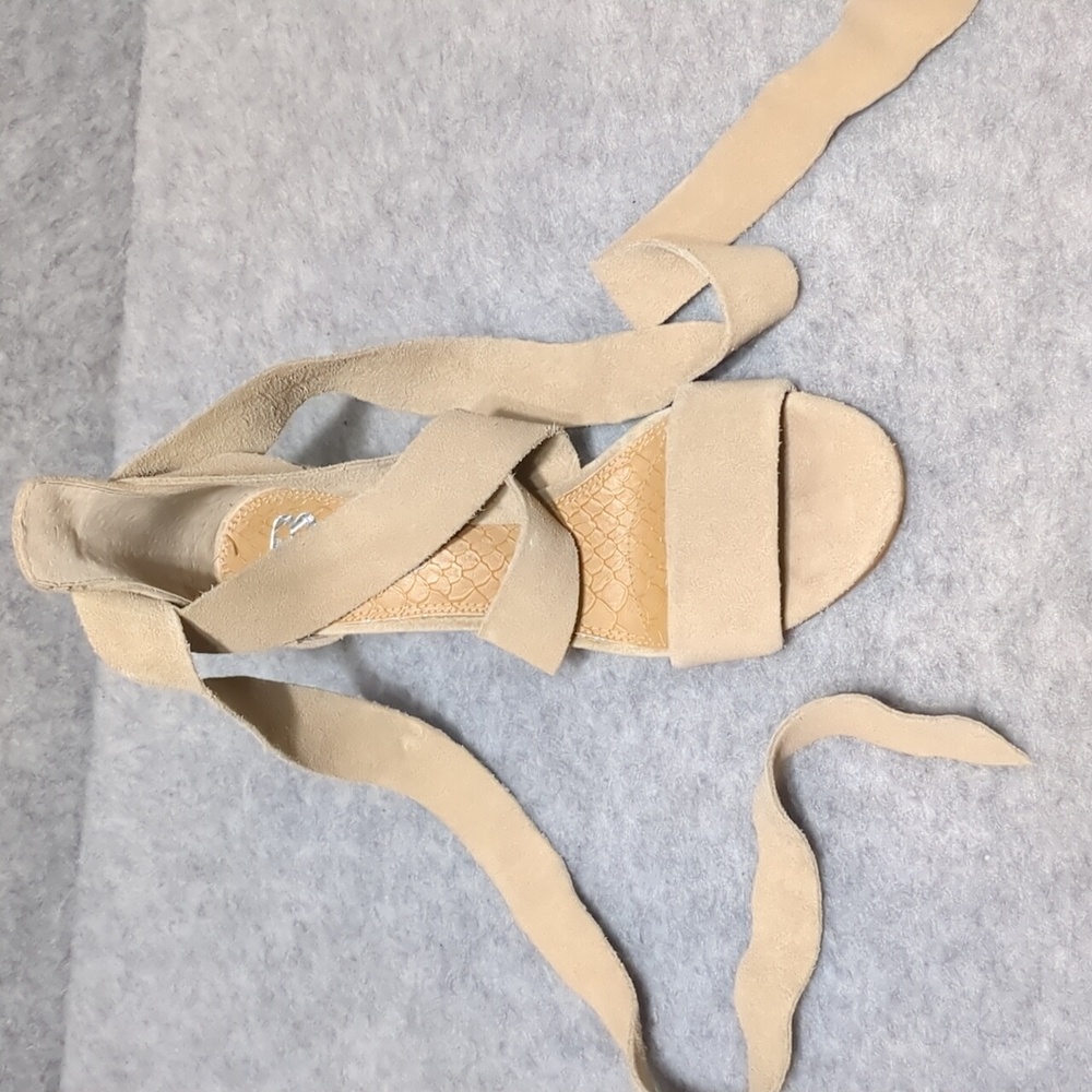 Gianni Bini Sand Suede Ankle Tie Block Heel Sandal Size 6.5 - Picture 12 of 12